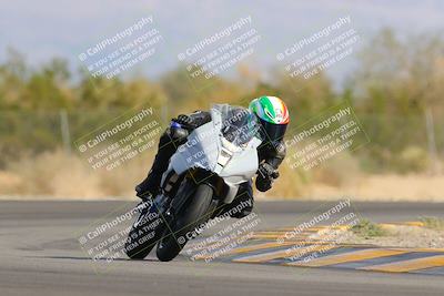 media/Nov-05-2022-SoCal Trackdays (Sat) [[f8d9b725ab]]/Turn 2 (1120am)/